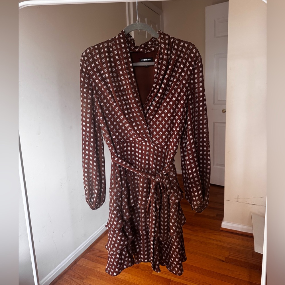 Express Geometric Print Long Sleeve Dress